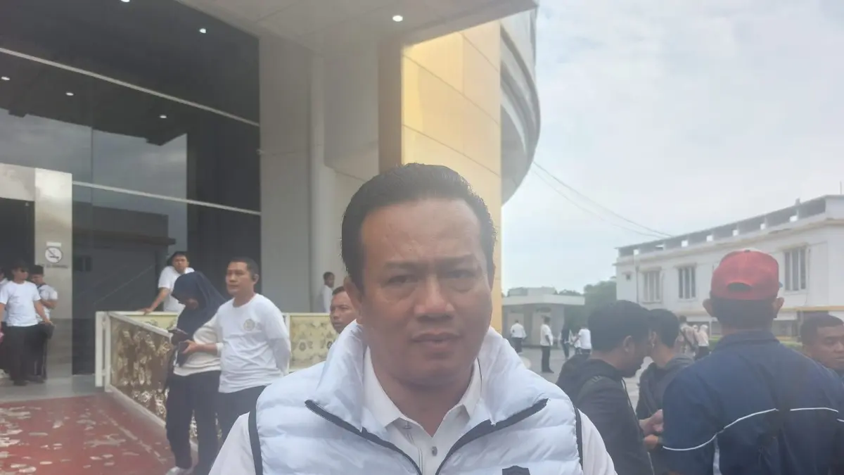 PENDIDIKAN: Ketua Komisi IV DPRD Balikpapan Gasali mengikuti program Pagi Ceria Kemendikdasmen di BSCC Dome, Jumat (5/6). (DINA ANGELINA/KP)