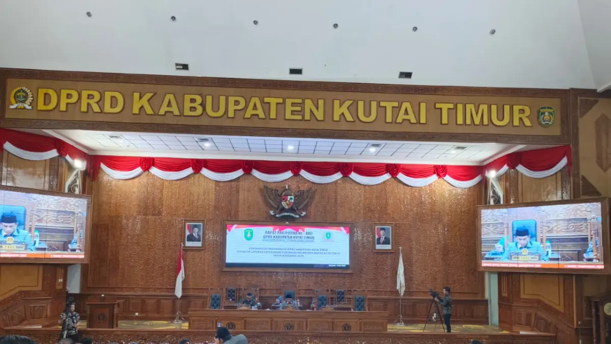 PERTANGGUNGJAWABAN: Rapat Paripurna Penyampaian Rekomendasi DPRD Kutai Timur terhadap Laporan Keterangan Pertanggungjawaban Bupati Kutai Timur Tahun Anggaran 2025, Kamis (4/6). (JUFRIADI/KP)