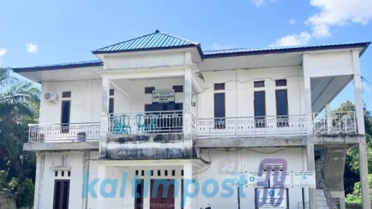 Rumah sehat dan Kantor Petinggi Kampung Muara Tae, salah satu bangunan yang dibangun di era kepemimpinan Petinggi Muara Tae saat ini.&nbsp;