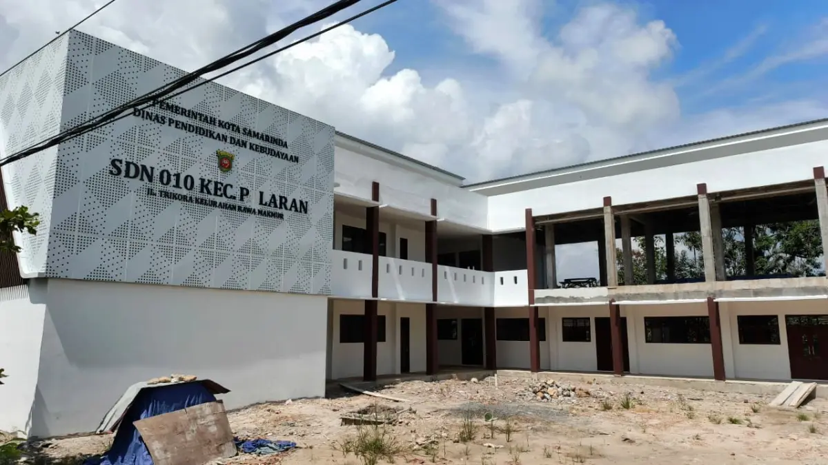 SEKOLAH: Empat ruang kelas SD 010 Palaran yang sempat tertunda akan diselesaikan tahun ini bersama pembangunan pagar dan penataan halaman sekolah. (HAFIZ/KP)



&nbsp;