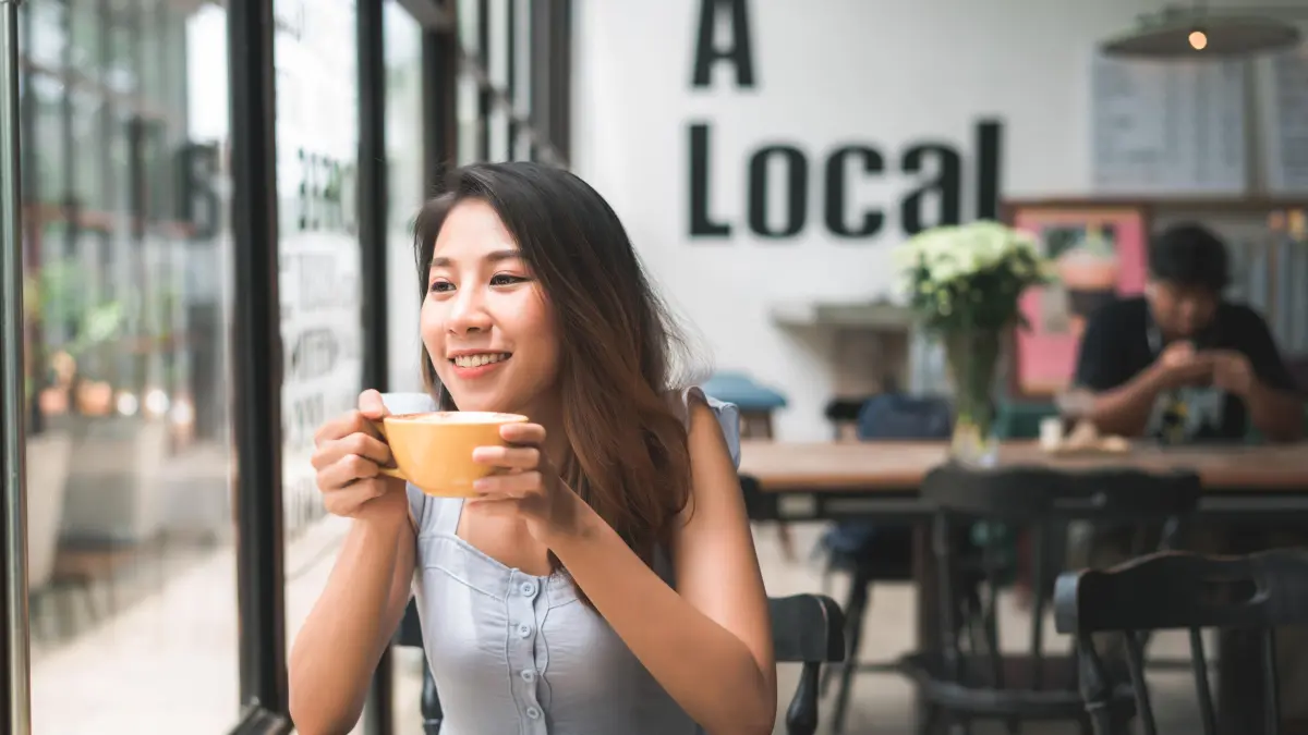 EMOSI: Ramainya tempat nongkrong atau ngopi bukan indikator bahwa daya beli masyarakat sedang meroket. Melainkan kompensasi emosional untuk membeli kebahagiaan kecil.