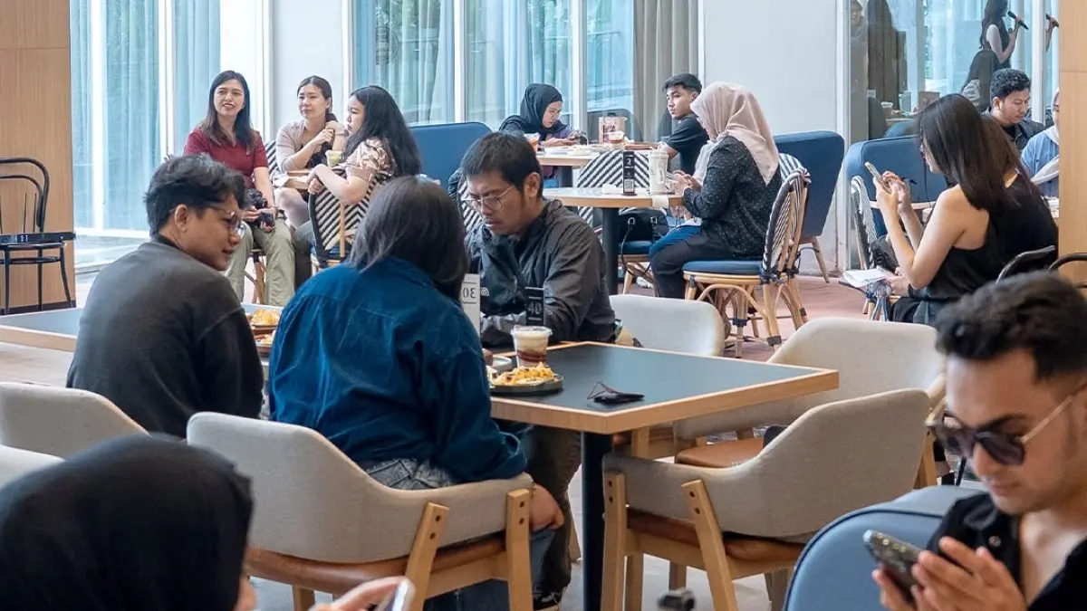 HARUS MENARIK: Minat masyarakat mengunjungi coffee shop masih tinggi dalam enam bulan terakhir. Kondisi itu terlihat dari terus bertumbuhnya bisnis kedai kopi dan munculnya sejumlah coffee shop baru.