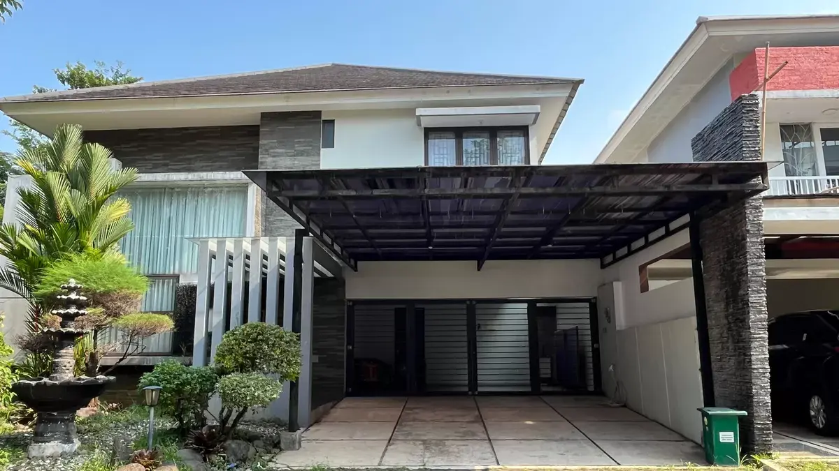 Penampakan rumah di Cluster Hilltop Sentul City yang diketahui pernah ditempati eks Bos BGN Dadan Hindayana. (Fahriza/metrobogor.id)