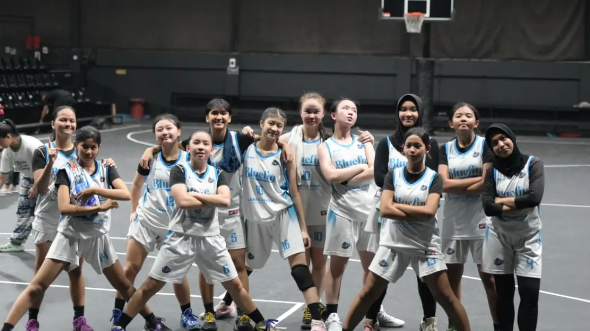 DRAMATIS: Tim Bluefin SMA Putri berhasil melenggang ke final party KBL setelah menyingkirkan Tunas Jaya. (DONI ADITYA/KP)