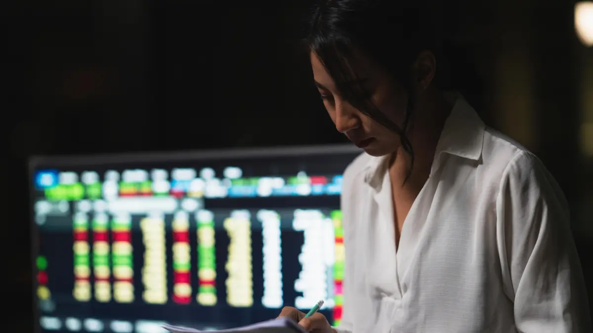 LIKUIDITAS: Kendati indeks saham melemah, likuiditas pasar melesat dan minat masyarakat untuk investasi justru tumbuh.