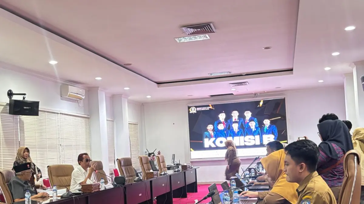 DUDUK BERSAMA: Komisi B DPRD Bontang melakukan pembahasan raperda Pengelolaan Barang Milik Daerah mengacu regulasi pusat namun perlu adanya revisi. FOTO: ADIEL KUNDHARA/KP