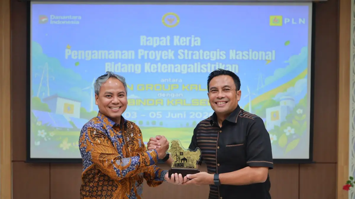 JAGA SINERGITAS: Penyerahan plakat dari PLN UIP KLT kepada BINDA Kalsel sebagai wujud Sinergi dan Kolaborasi.

&nbsp;