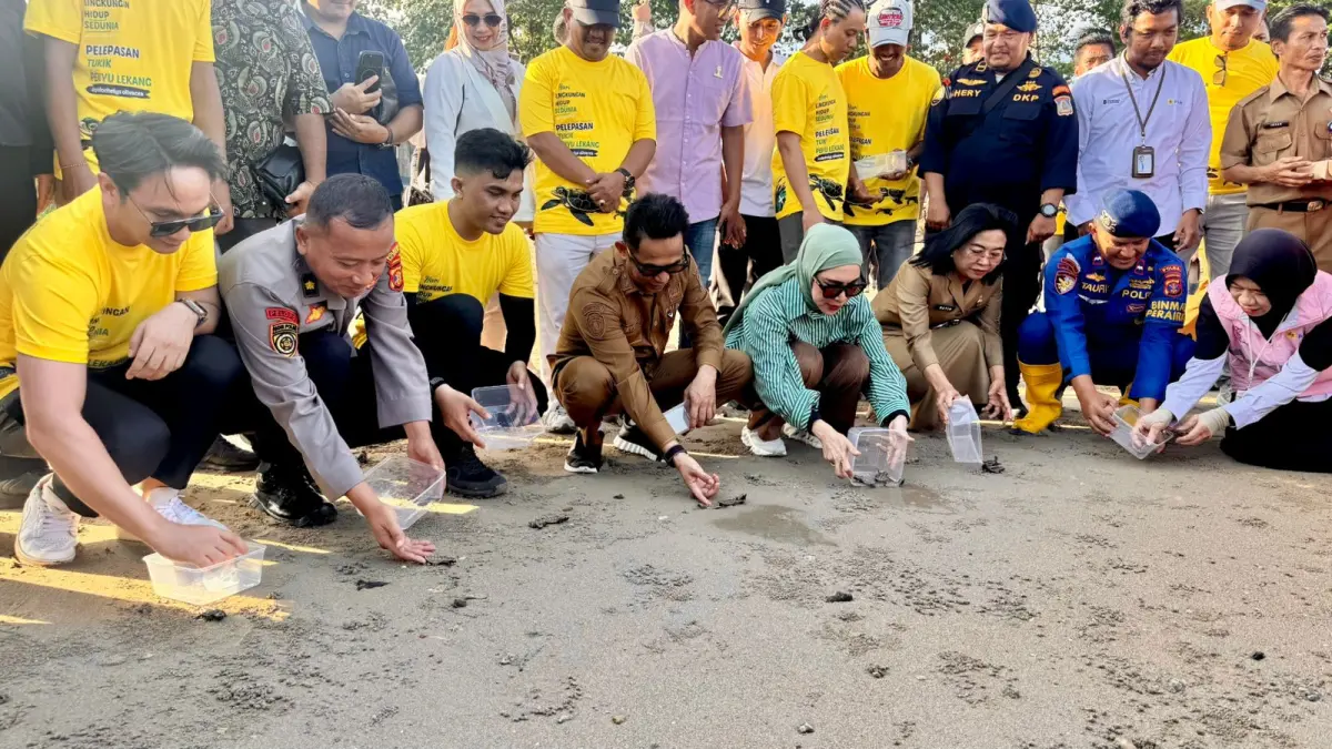 Ketua JMSI Balikpapan David Purba (tiga kiri) bersama Wali Kota Rahmad Mas