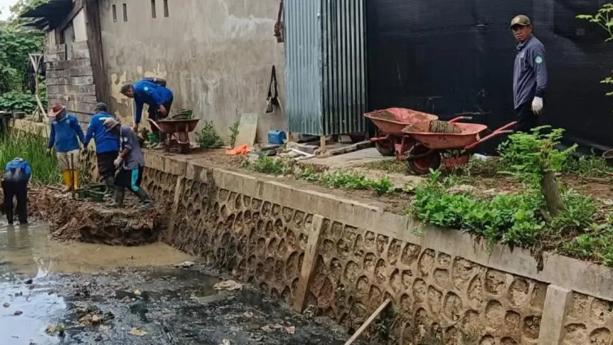 KEWENANGAN: Penurapan sungai saat ini menjadi domain Pemprov Kaltim, Pemkot Bontang fokus terhadap penanganan saluran drainase pada tahun depan. (ADIEL KUNDHARA/KP)

&nbsp;

&nbsp;