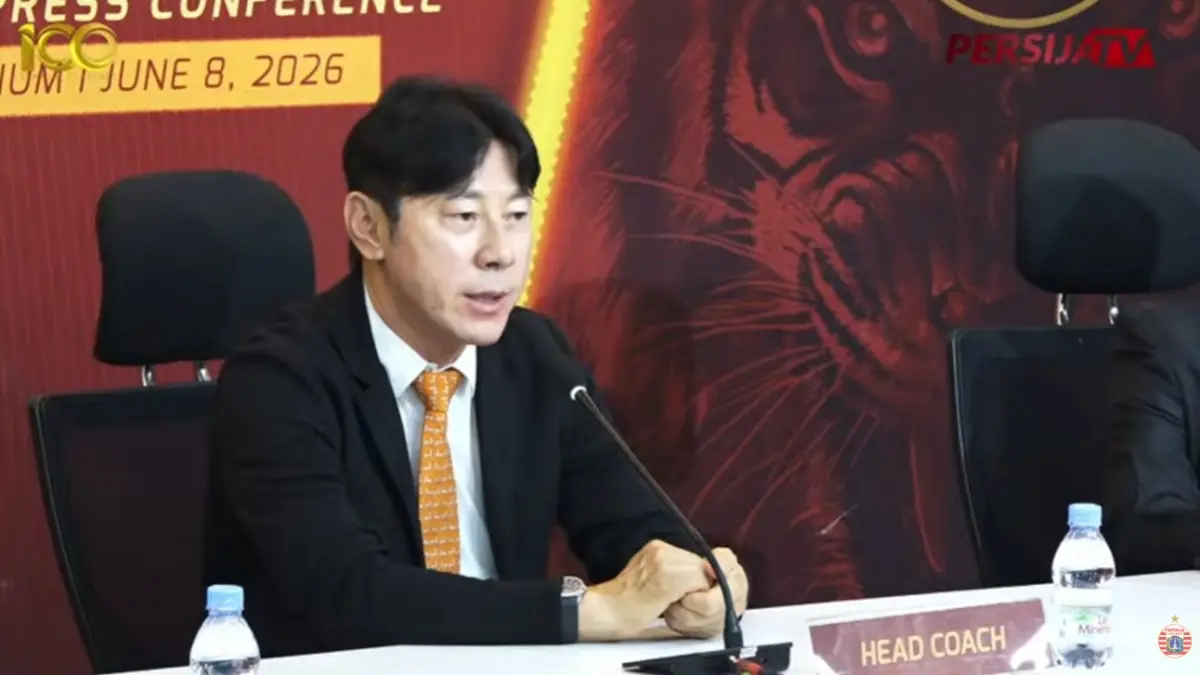 Konferensi pers Shin Tae-Yong resmi jadi pelatih utama Persija Jakarta. (Youtube PersijaTV)
