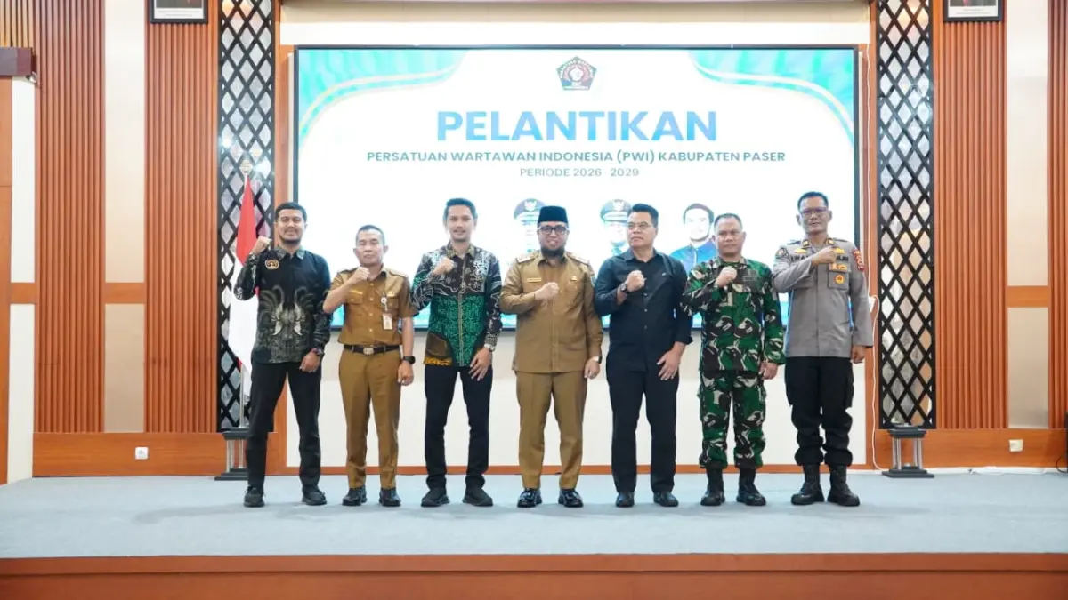MENGAYOMI: Wakil Bupati Paser Ikhwan Antasari menghadiri pelantikan pengurus PWI Paser 2026-2029 di Gedung Rimbawan KPHP Kendilo, Senin (8/6/2026). IST/KP