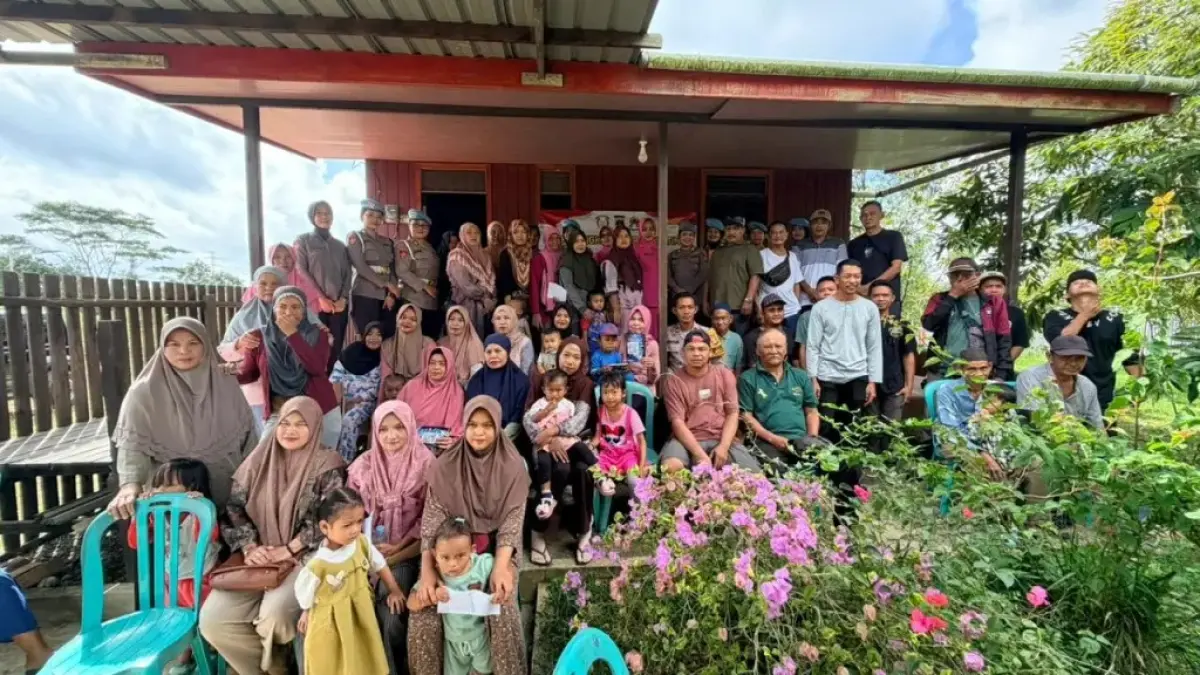 SOSIAL: Program andalan polwan Polda Kaltim di antaranya bakti sosial.