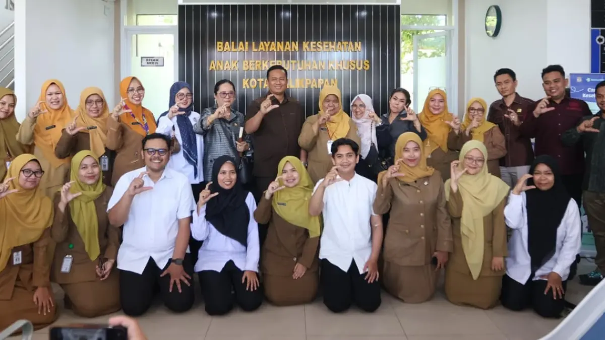 TINJAU FASILITAS: Komisi IV DPRD Balikpapan saat melakukan inspeksi mendadak (sidak) di Balai Layanan Kesehatan Anak Berkebutuhan Khusus (ABK) Balikpapan, Senin (8/6). ANGGI PRADITHA/KP