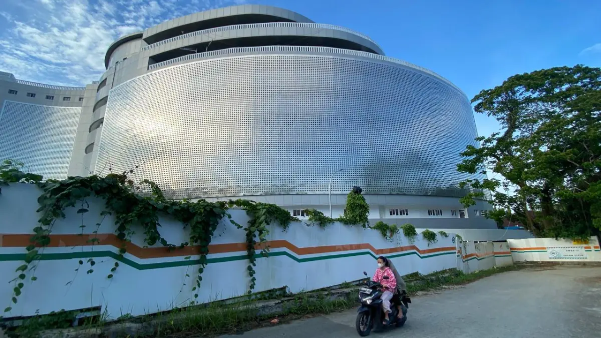 Fisik bangunan megah Gedung Pandurata RSUD Abdul Wahab Sjahranie (AWS) Samarinda yang pembangunannya berjalan bertahap sejak 2023. Walau rencana operasional pertengahan tahun ini tertunda akibat pekerjaan maintenance tambahan oleh Dinas PUPR Kaltim, (RAMA/KALTIM POST)