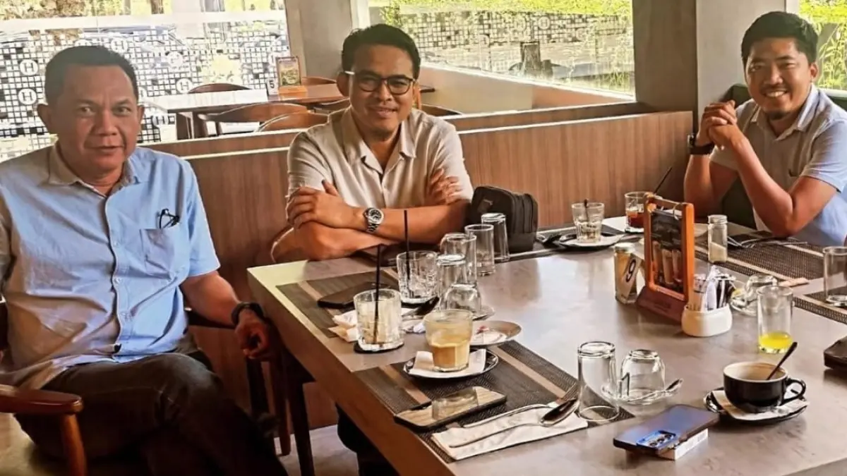 Dedi Sudarya (kiri) bersama Plt Ketua DPD Partai Demokrat Kalimantan Timur Bambang Soepriyadi (tengah) dan Sekretaris DPC Partai Demokrat Kukar Achmad Chaidir Ramdani (kanan). Nama Dedi masuk dalam bursa calon Ketua DPC Demokrat Kukar. (Istimewa)