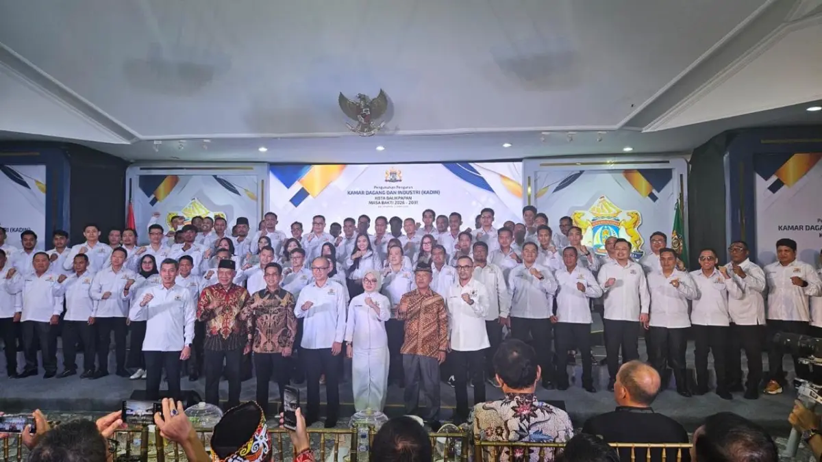 SEMANGAT BARU: Pengurus Kamar Dagang dan Industri (Kadin) Balikpapan periode 2026-2031 resmi dilantik, Senin (8/6) malam.