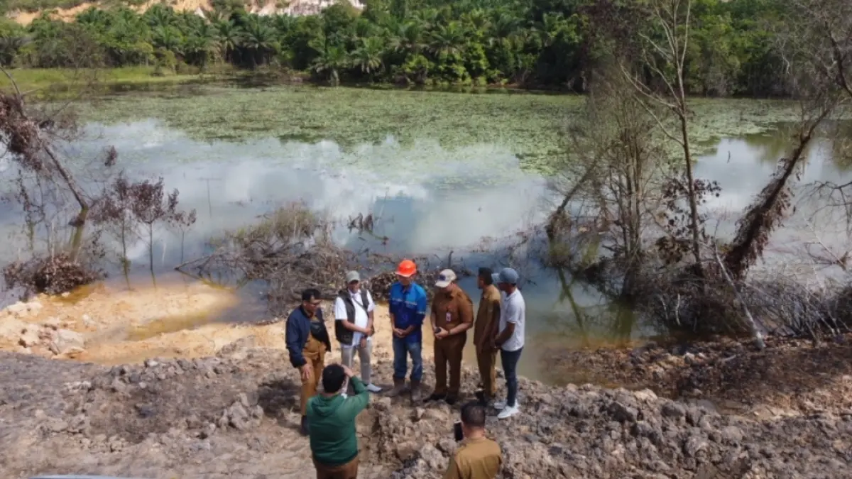  Tim Inspektur Tambang Kementerian ESDM RI bersama manajemen PT ECI saat melakukan sidak lapangan pasca-insiden tenggelamnya warga Kelurahan Bantuas. (IST)