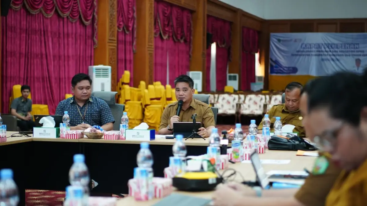 Wakil Bupati Mahulu Suhuk saat membacakan sambutan di Ballroom Lantai 3 Kantor Bupati Mahulu, Selasa (9/6). (JODY KRISTIANTO/KP)

&nbsp;