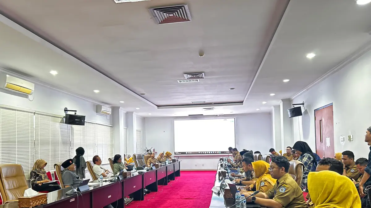 Komisi B DPRD Bontang duduk bersama OPD terkait sehubungan raperda penanaman modal. (ADIEL KUNDHARA/KALTIM POST)
