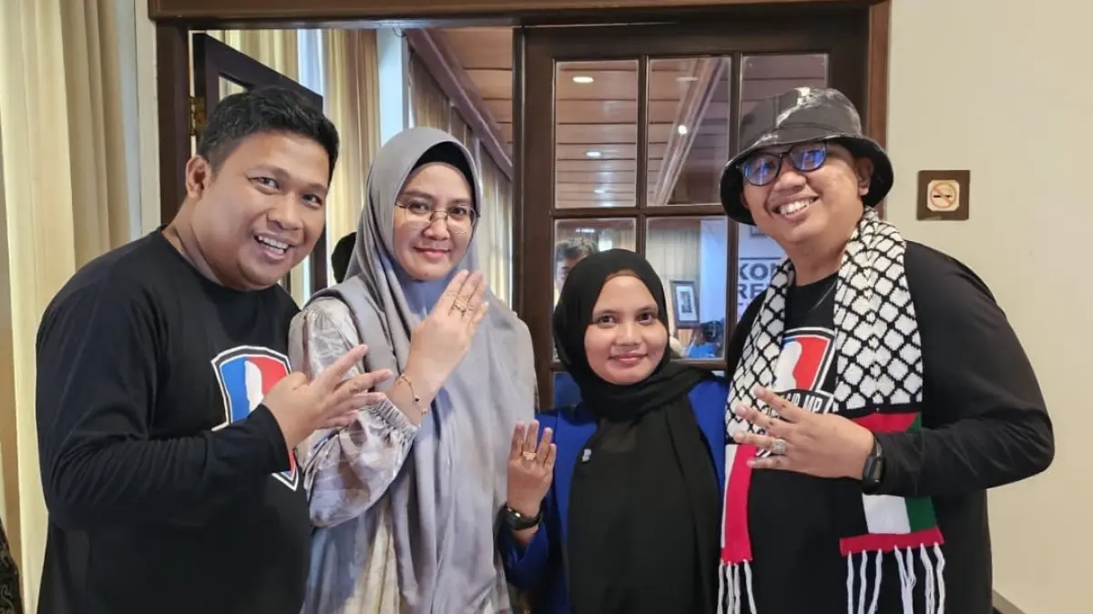 Loies Subowo Saminanto (kanan) bersama Bendahara Umum DPP Demokrat Kukar Irwan Fecho (kiri) saat mengabadikan momen bersama.