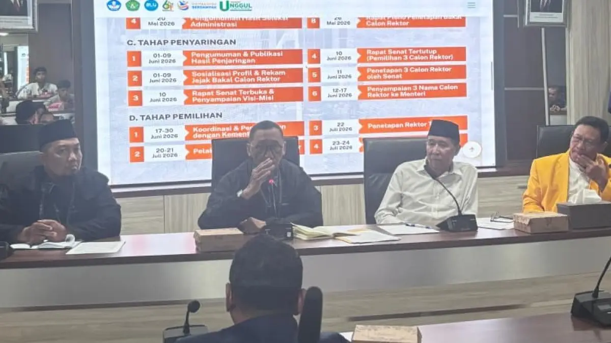 Panitia Pilrek Unmul 2026 dan senat menggelar konferensi pers, Rabu (10/6). (FOTO FOTO EKO PRALISTIO/KP)