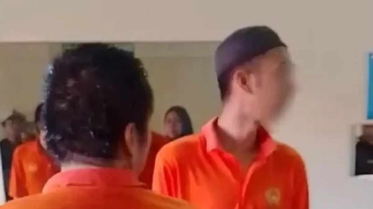 PENGGELAPAN: Terdakwa menjalani sidang kasus penggelapan duit perusahaan di PN Balikpapan.