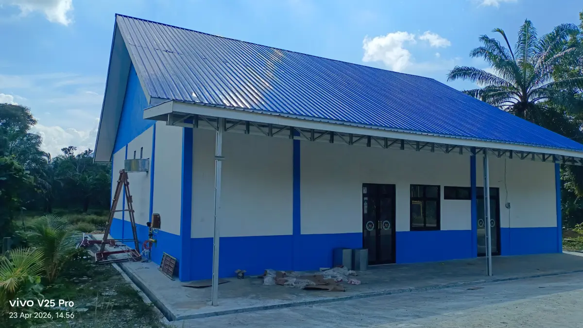 BELUM DIBAYAR: Tampak depan bangunan dapur Satuan Pelayanan Makan Bergizi Gratis (MBG) milik Badan Gizi Nasional yang telah berdiri tegak di Kecamatan Long Ikis, Kabupaten Paser. (IST)