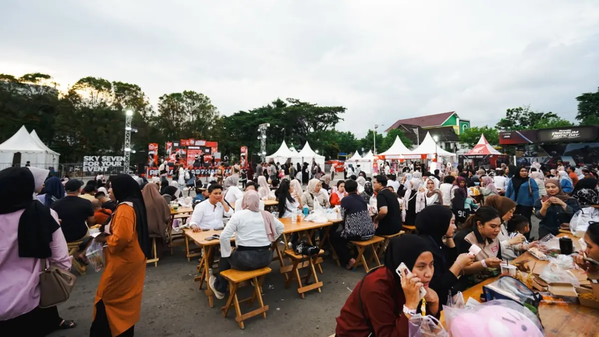 SEMARAK: Antusiasme pengunjung memadati Lapangan Parkir GOR Segiri Samarinda selama Pedas Puas Festival 2026, 1–7 Juni 2026. (IST)