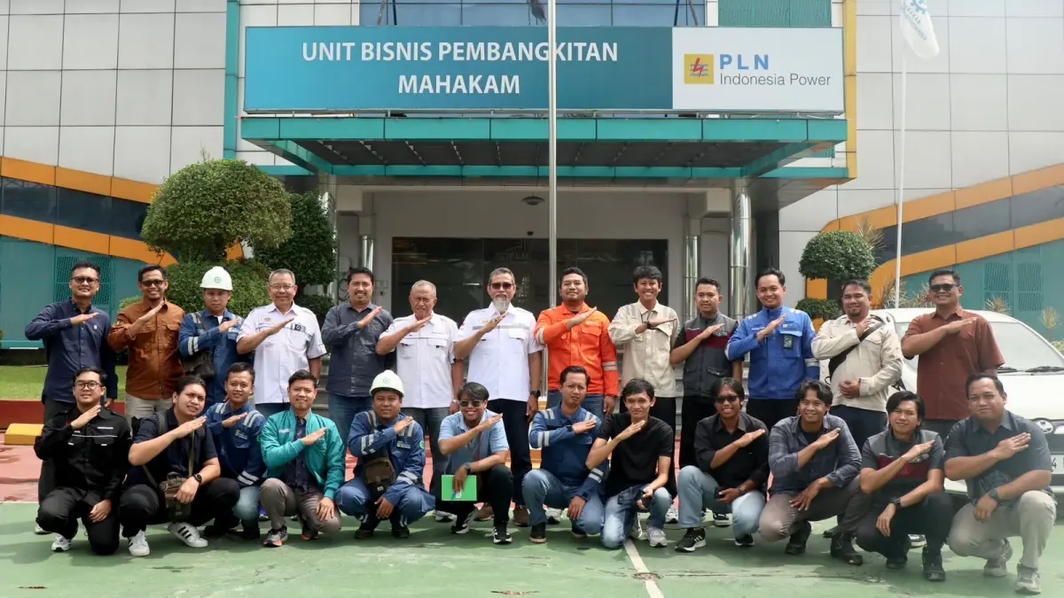 SINERGI POSITIF: Manajeman PLN Indonesia Power UBP Mahakam berfoto bersama.