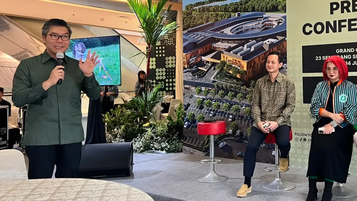 CEO Paradise Indonesia Anthony Prabowo Susilo (kiri). (FOTO ROMDANI/KP)