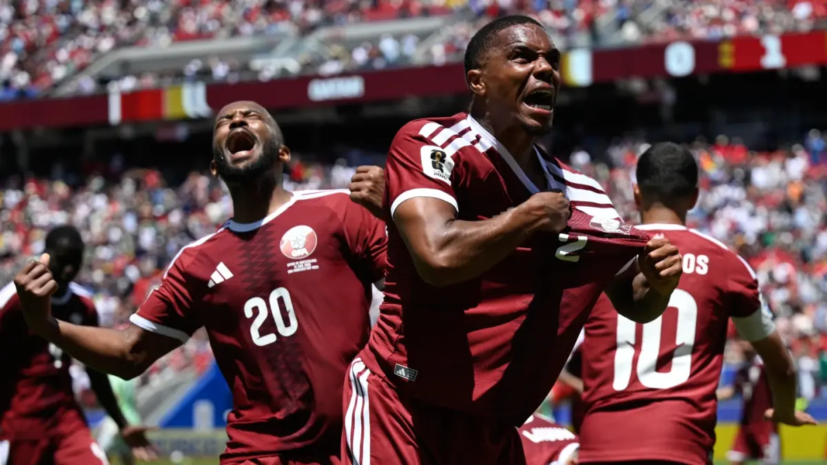BERTERIAK: Pedro Miguel dari Qatar, berteriak saat ia merayakan gol setelah rekan setimnya, Boualem Khoukhi dari Qatar, mencetak gol pertama untuk timnya selama pertandingan melawan Swiss di Santa Clara, California, dekat San Francisco, Sabtu, 13 Juni 2026.(AP)