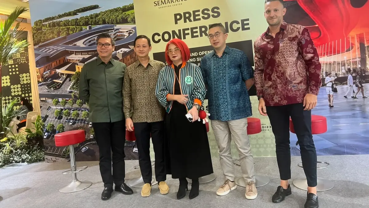 Francis Budiraharja Santoso (dua kiri). (FOTO ROMDANI/KP)