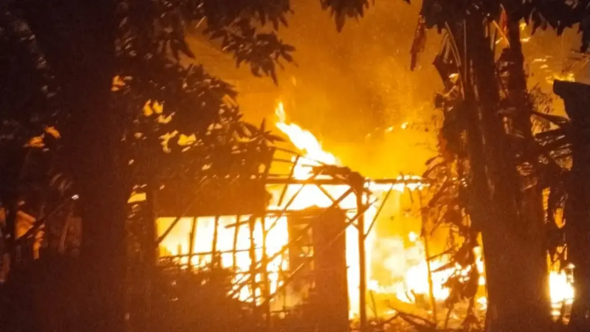 Kobaran api melahap rumah warga Pati, Jawa Tengah.(lp6)