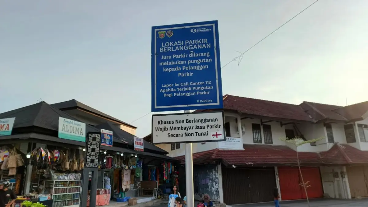 PARTISIPASI: Dishub Samarinda terus mendorong masyarakat mengikuti program parkir berlangganan yang diklaim lebih hemat sekaligus mendukung peningkatan pendapatan daerah. (HAFIZ/KP)