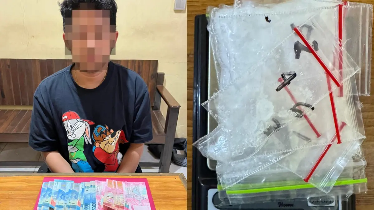 Residivis narkoba berinisial AS (31) beserta hamparan barang bukti 9 paket sabu seberat 22,78 gram, timbangan digital, dan uang tunai hasil transaksi yang disita polisi.