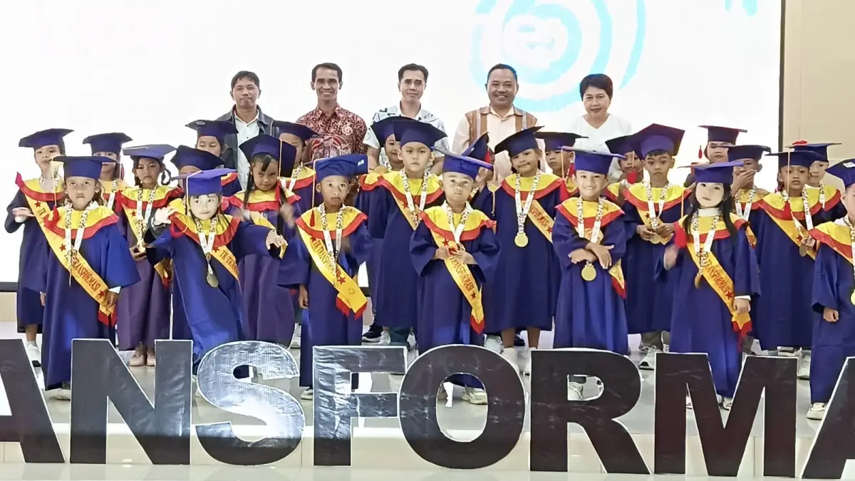 Sebanyak 25 siswa TK Transformasi Angkatan ke-17 mengikuti prosesi perpisahan dan penamatan peserta didik. (SUNARDI/KALTIM POST)