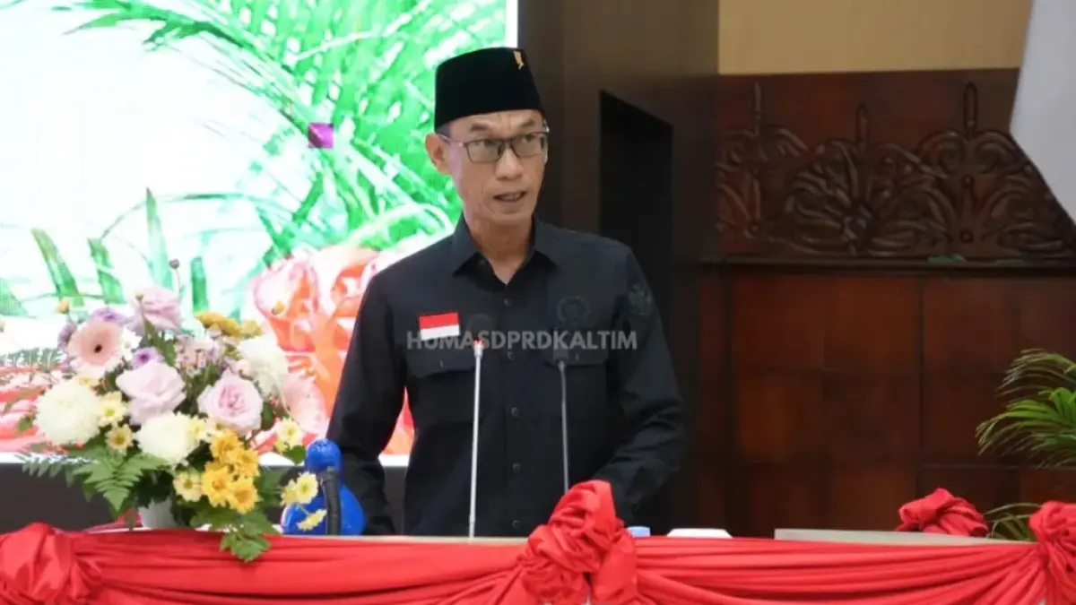 Anggota Fraksi PDI Perjuangan DPRD Kaltim, Didik Agung Eko Wahono, saat membacakan pandangan umum fraksinya dalam Rapat Paripurna di Gedung DPRD Kaltim, Samarinda, Senin (15/6). (IST)