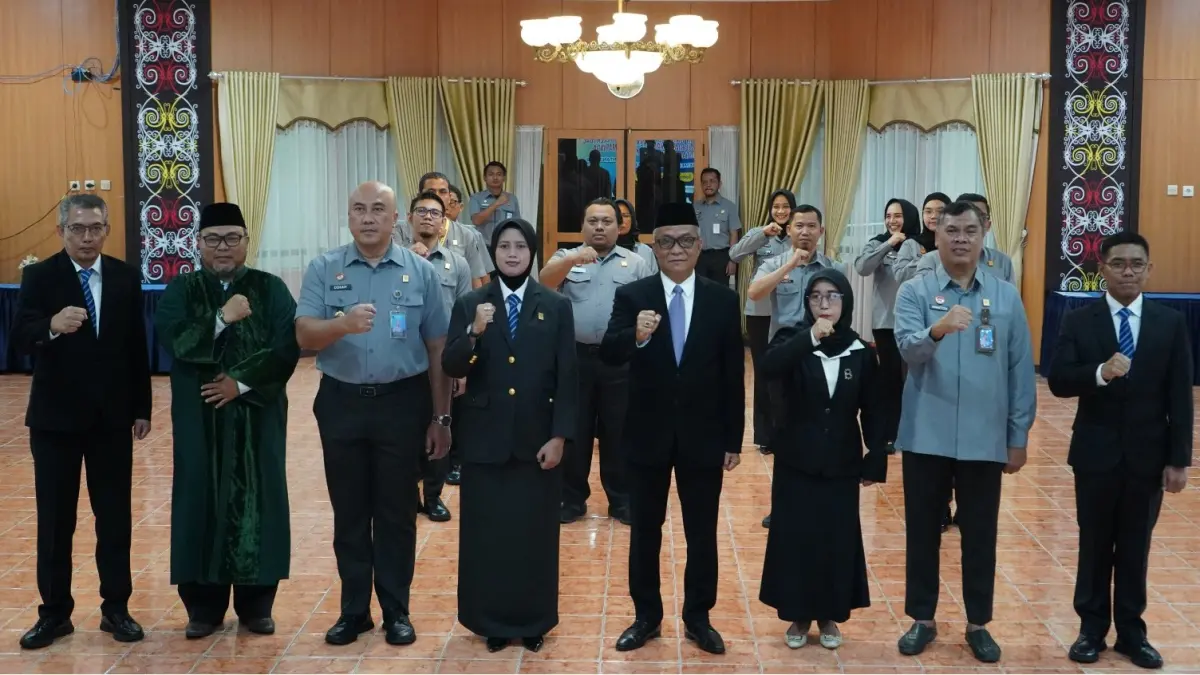 Kakanwil Kemenkum Kaltim, pejabat yang dilantik, dan tamu undangan usai pelantikan di Aula ETAM, Samarinda, Senin (15/6/2026). (IST)