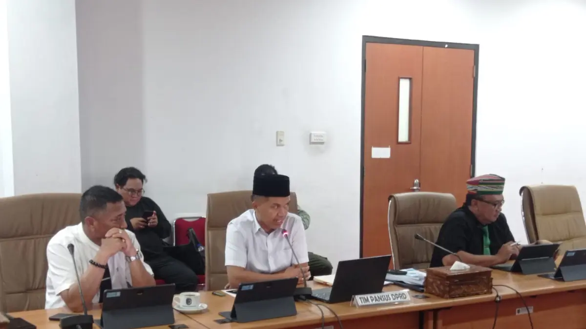 KESAL: Pansus RTRW DPRD Bontang sepakat mendunda pembahasan raperda setelah ada perbedaan data peta tata ruang milik dua OPD di Pemkot Bontang. ADIEL KUNDHARA/KP