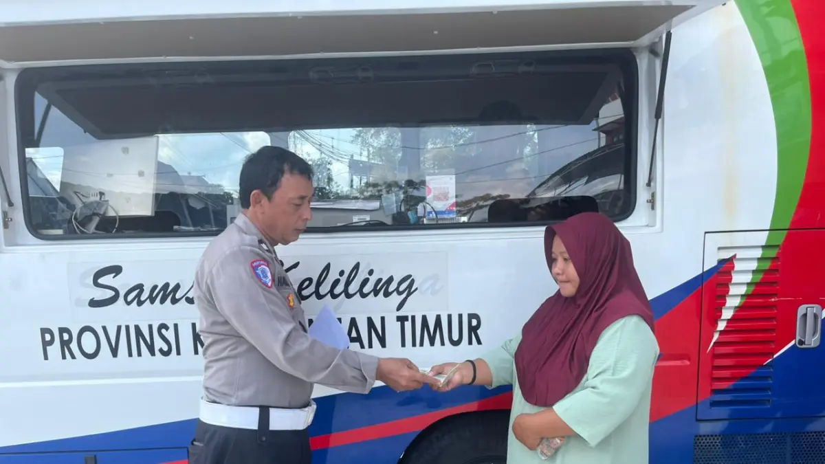 PELAYANAN: Pelayanan Samsat Kaltim, selain dapat diakses melalui digital, juga disediakan bus samsat keliling dan sejumlah gerai serta kantor kelurahan.