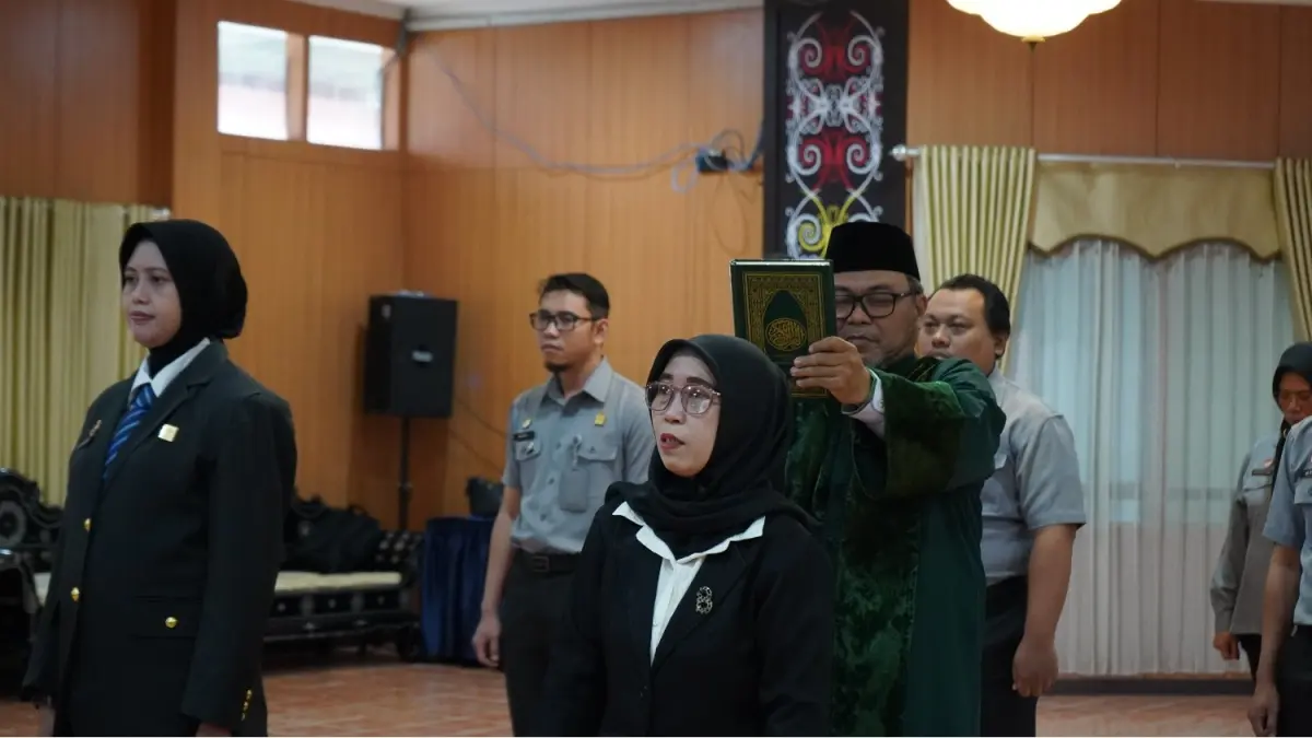 Prosesi pengambilan sumpah Analis Kekayaan Intelektual dan Notaris Pengganti di Aula ETAM Kanwil Kemenkum Kaltim, Samarinda, Senin (15/6/2026). (IST)