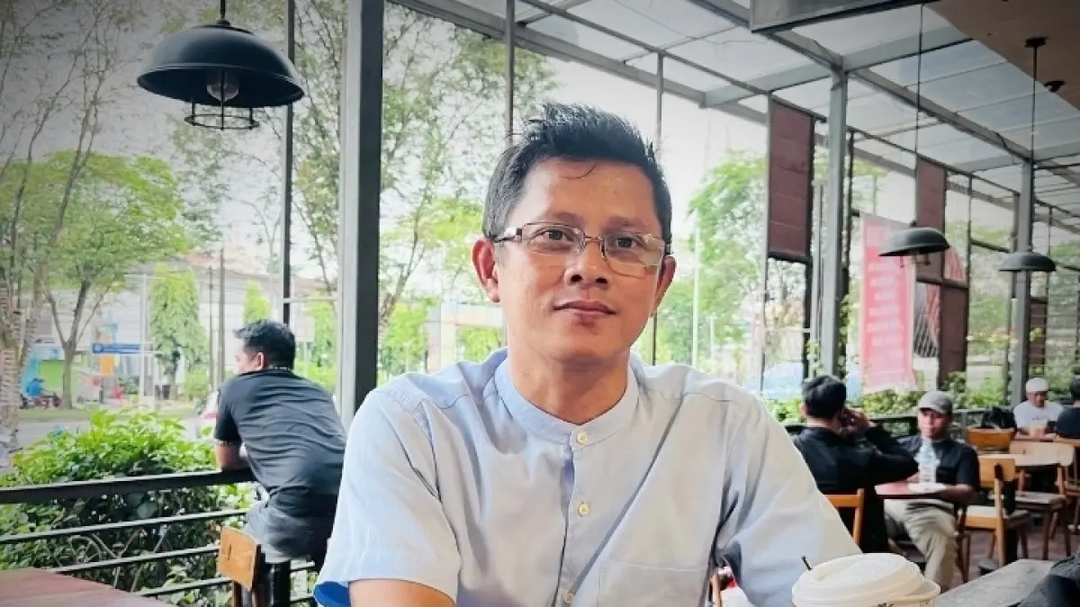 Kuasa Hukum Petinggi Muara Tae, Irwan Kusuma, menjelaskan sikap pihaknya terkait polemik unggahan media sosial yang menyoroti sengketa informasi publik di Kampung Muara Tae, Selasa (16/6/2026). (K SUNARDI/KALTIM POST)