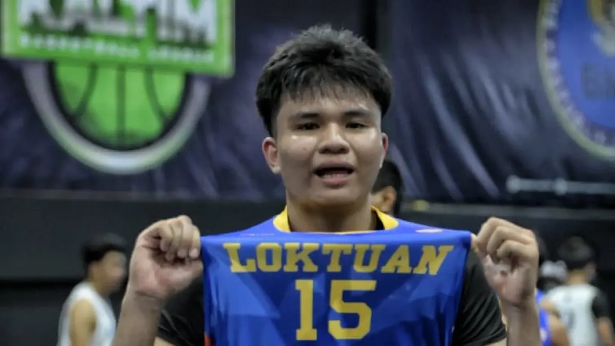 SANG PEMBEDA: Pemain LBC, Zaky menjadi penentu gelar juara LBC lewat tembakan tiga poin di detik terakhir. (DONI ADITYA/KP)

&nbsp;