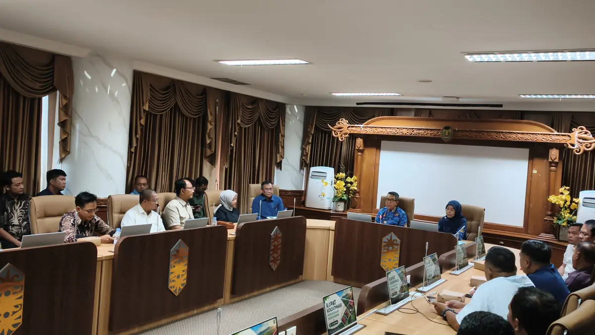 BAHAS BERSAMA: Pemkab Kutim menggelar rapat koordinasi dengan perusahaan perkebunan dan pabrik kelapa sawit, Rabu (17/6). (JUFRIADI)