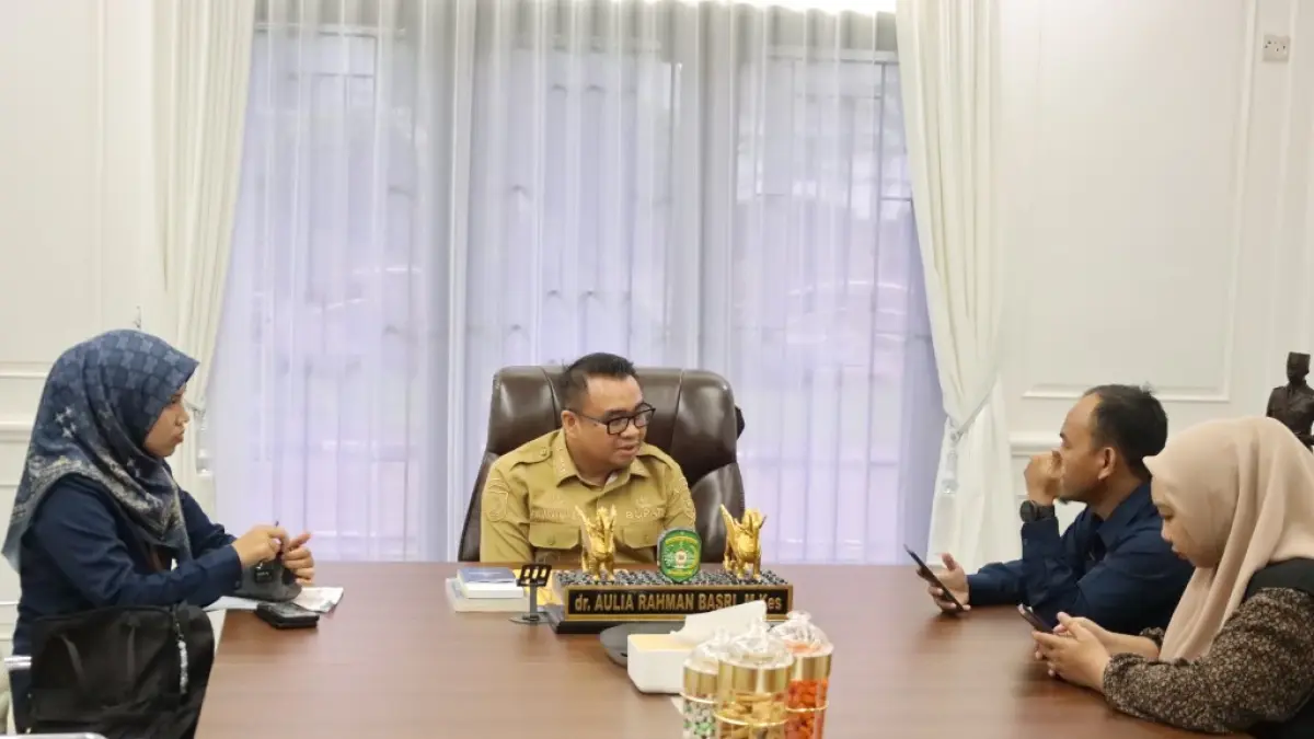 Bupati Kukar, Aulia Rahman Basri, saat menerima kunjungan tim petugas Badan Pusat Statistik (BPS) Kabupaten Kutai Kartanegara di Rumah Jabatan Pendopo Bupati, Tenggarong.