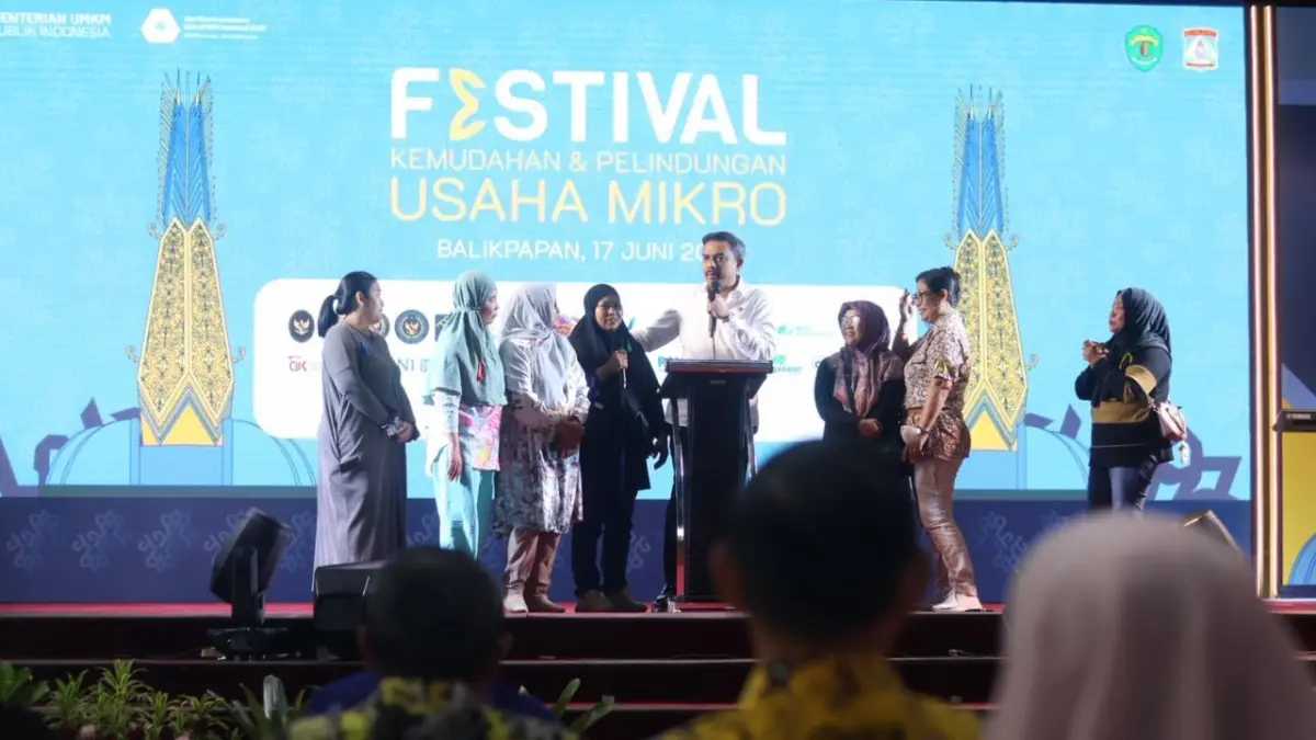 FESTIVAL: Ribuan pelaku UMKM Balikpapan memadati area BSCC Dome saat menghadiri pembukaan Festival Kemudahan dan Perlindungan Usaha Mikro 2026, Rabu (17/6). (ANGGI/KP)