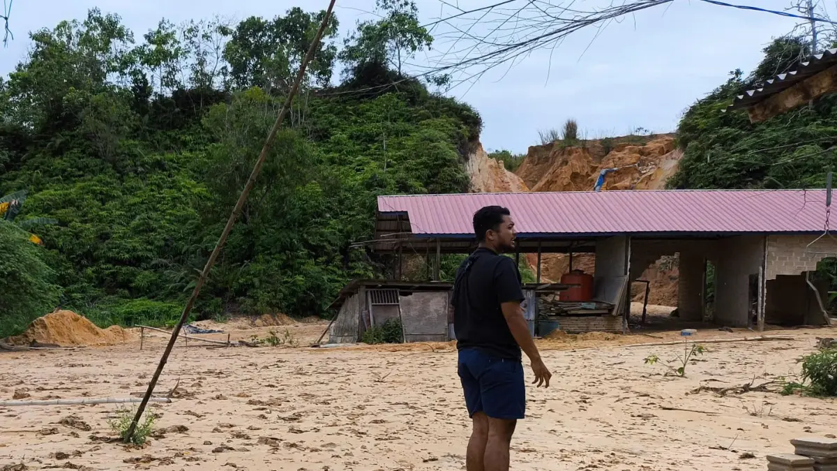 PEKERJAAN RUMAH: Penanganan longsor di RT 1 Kelurahan Kanaan hingga kini belum ada kepastian. (ADIEL KUNDHARA/KP)

&nbsp;

&nbsp;