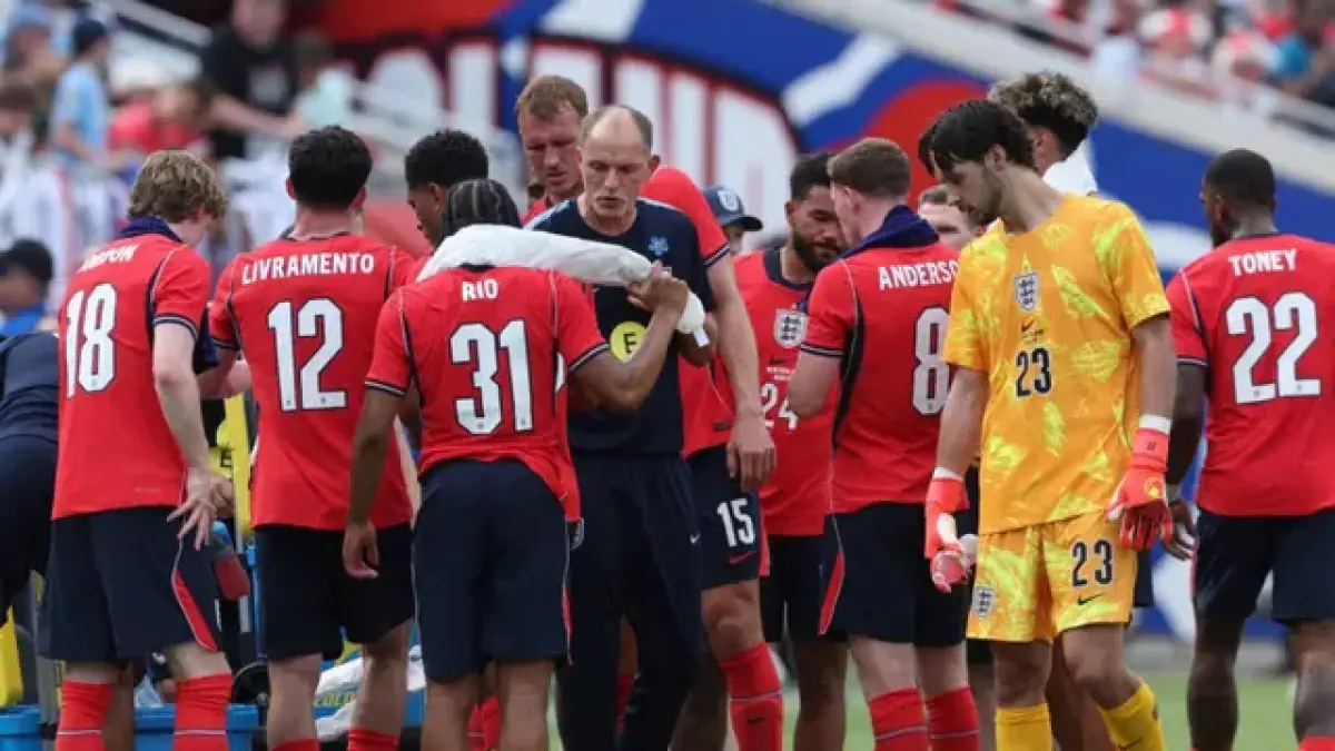 PERSAHABATAN: Pelatih Timnas Inggris, Thomas Tuchel, saat istirahat pertandingan persahabatan internasional antara Inggris dan Selandia Baru di Stadion Raymond James, 6 Juni 2026 di Tampa, Florida.(AFP)