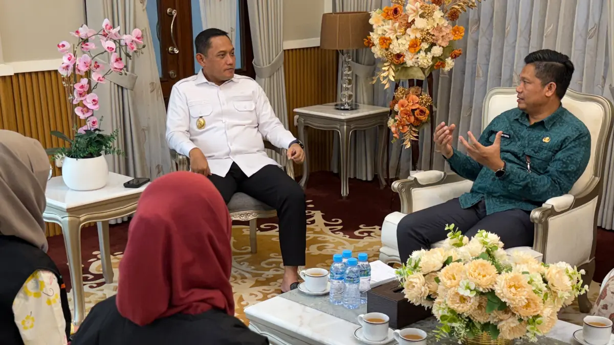 APRESIASI: Wagub Seno Aji (baju putih) mengapresiasi BPS terkait SE 2026. Sensus merupakan instrumen krusial memperbarui basis data dan menjadi rujukan pemerintah merancang pembangunan jangka panjang.