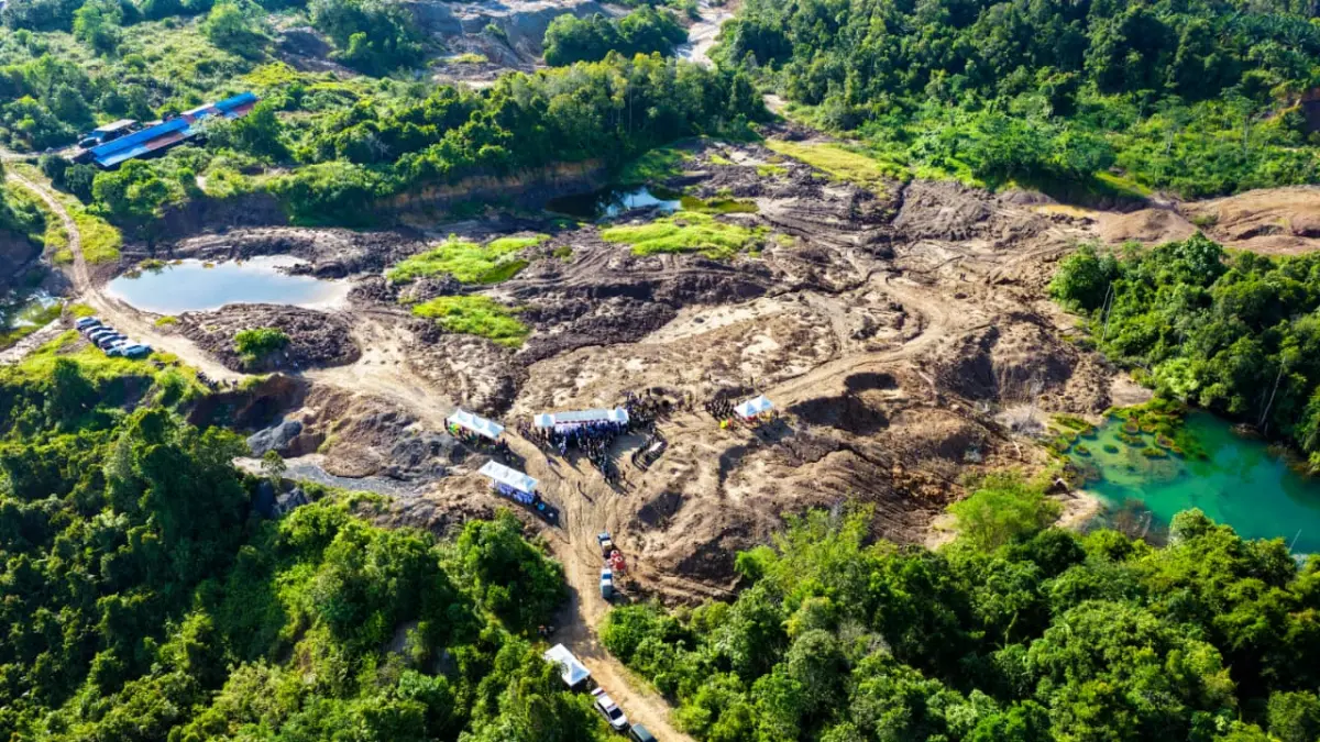 DIPULIHKAN: Kondisi lahan eks tambang ilegal seluas 1,6 hektare di Kelurahan Sungai Seluang, Kukar dijadikan demplot untuk mengamati efektivitas metode revegetasi yang akan diterapkan OIKN ke lahan eks tambang lainnya. (HUMAS OIKN)